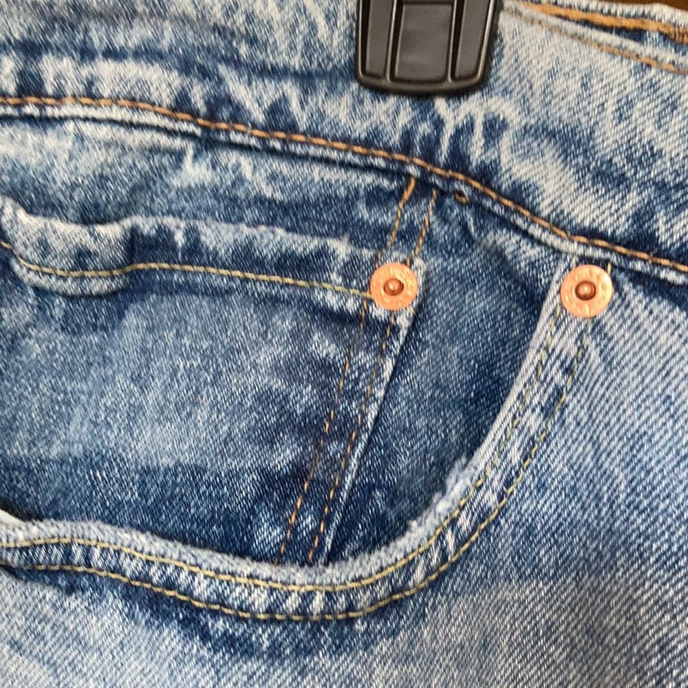 Relisted Levi’s 541 athletic taper distressed jean sits at waist 58 x 34 - Picture 9 of 17